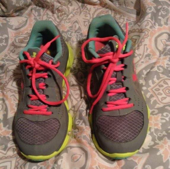 Under Armour shoes - Picture 3 of 5